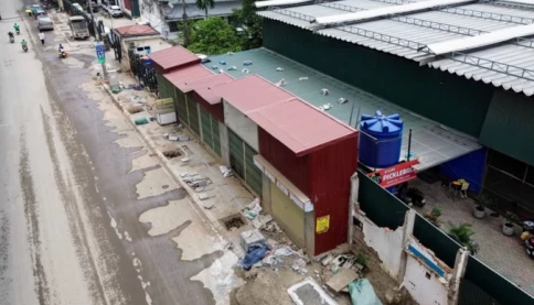 Những ngôi nhà độc lạ mặt đường Nguyễn Tuân (Hà Nội) mới mở rộng