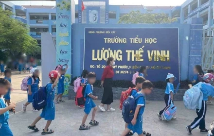 Giáo viên bị "tố" cho học sinh lớp 3 tự chích kim tiêm vào tay vì nói chuyện riêng, không đeo khăn quàng đỏ