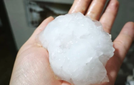 Bất ngờ mưa đá to bằng nắm tay ở Bắc Hà, Lào Cai