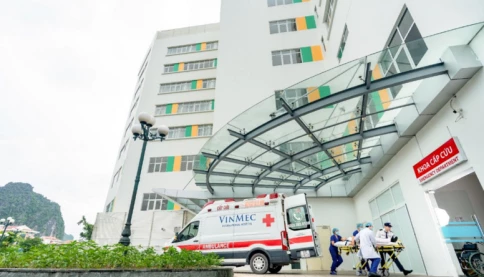 Vinmec Hạ Long đỉnh thật! Giúp cụ ông 68 tuổi vượt “cơn bão kép” nhồi máu não, nhiễm trùng huyết, thoát tàn phế