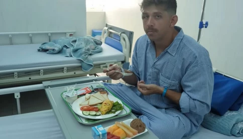 Khách Tây phẫu thuật tại 1 bệnh viện ở Đà Nẵng chia sẻ: "Nếu làm ở Mỹ, tôi sẽ phải nợ nần chồng chất trong ít nhất 10 năm"