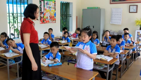 Hệ số lương đặc thù của nhà giáo là gì?