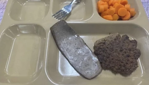 Đây là bữa ăn cho thủy thủ trên tàu sân bay Mỹ triển khai gần biển Iran