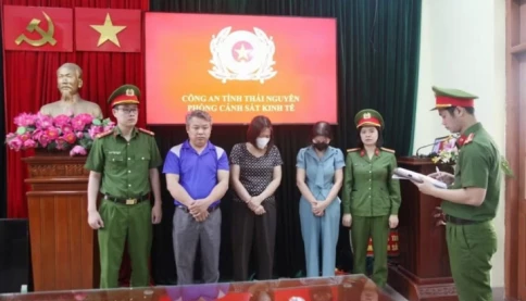 Nóng! Sau vụ thịt lợn nhiễm dịch tuồn vào trường học, một hiệu trưởng bị bắt