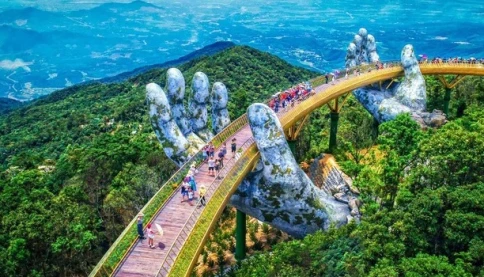 Nghỉ lễ 30/4 – 1/5: Vé máy bay đắt ngang Tết, khách Việt đổ xô đi gần, nghỉ ngắn ngày