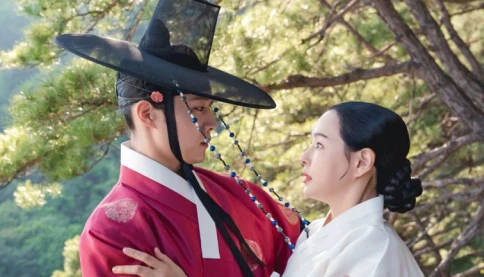 Tử vi tuần mới 20/4 – 26/4: Tuổi Tỵ tình duyên khởi sắc, Tuổi Mùi vững vàng đi lên