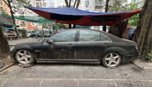 Bí ẩn chiếc Mercedes-AMG S63 “đắp chiếu” 10 năm giữa Hà Nội: Hé lộ là tang vật vụ án