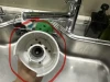 Máy xay sinh tố cầm tay Philips bị chảy nước, mùi rất kinh. Vì sao?