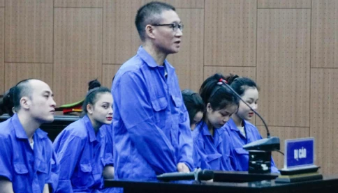 Cựu Phó Chủ tịch phường “bay lắc” trong quán karaoke: Viện kiểm sát đề nghị mức án nghiêm khắc, có người đối mặt gần 18 năm tù