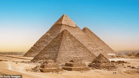 Radar xuyên mặt đất phát hiện kim tự tháp Giza có một cấu trúc khủng, dấy lên thuyết người ngoài hành tinh