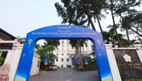 Sacombank tăng tốc tái cơ cấu, chờ “gỡ nút” cổ phần liên quan ông Trầm Bê