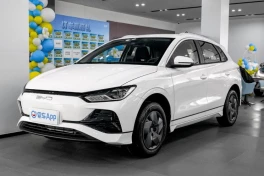 Vượt mặt Tesla thần tốc, xe điện Trung Quốc khiến Elon Musk toát mồ hôi hột