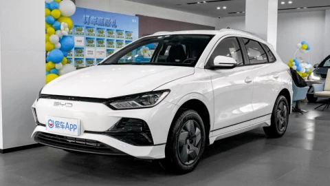 Vượt mặt Tesla thần tốc, xe điện Trung Quốc khiến Elon Musk toát mồ hôi hột