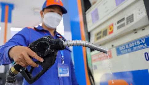 15h hôm nay 23/4, giá xăng dầu giảm sâu, lần đầu xuống dưới 23.000 đồng/lít sau nhiều biến động