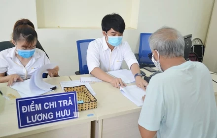 Người lao động tự do sắp nhận lương hưu 7 triệu đồng/tháng, BHYT miễn phí trọn đời: Điều kiện ra sao?