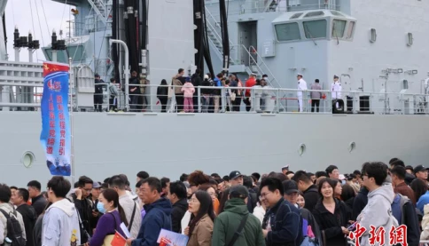 Trung Quốc cho người dân tham quan các tàu hải quân để trải nghiệm sức mạnh quốc phòng