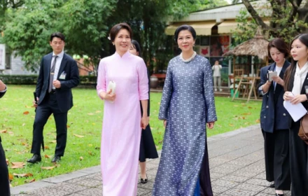 Phu nhân Kim Hae Kyung  cảm ơn phía Việt Nam và Phu nhân Ngô Phương Ly đã dành cho Đoàn Hàn Quốc cùng cá nhân bà sự tiếp đón trọng thị