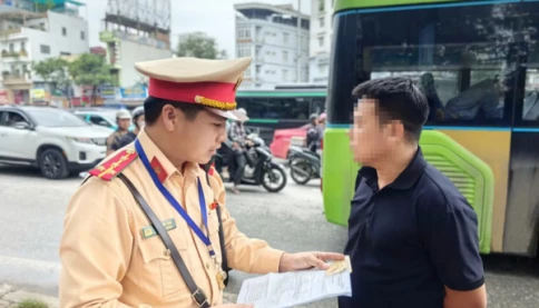 CSGT Hà Nội 'siết' kiểm soát xe kinh doanh vận tải dịp nghỉ lễ như thế nào?
