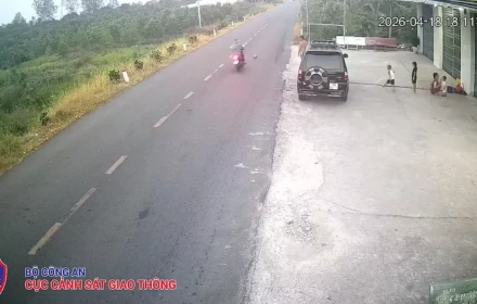 Vụ trẻ em đá bóng ra đường gây tai nạn chết người: Cảnh sát giao thông cung cấp thông tin