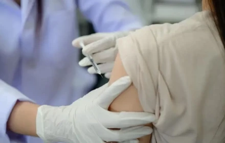 Tại sao một số loại vắc-xin chỉ cần tiêm một lần, trong khi những loại khác lại cần tiêm hàng năm?