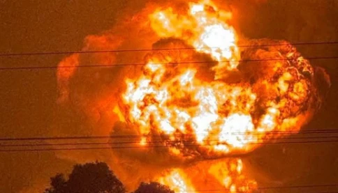 🔥Cháy dữ dội tại khu vực gần cầu Lộc Hà - Đông Anh.
Hi vọng không có thiệt hại về người 🙏🙏🙏