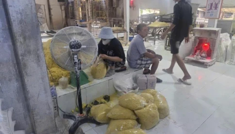 Hai vợ chồng trộn thủy tinh lỏng vào mì tươi, tuồn ra thị trường 2.800 tấn