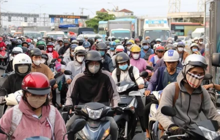 11 tuyến phố Hà Nội thí điểm siết xe máy xăng: Tự động nhận diện biển số để xử lý vi phạm