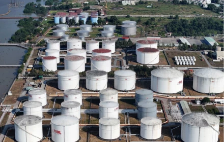 Giá xăng dầu 27/4: Dầu thế giới tăng mạnh, trong nước đứng yên, xăng sinh học E10 triển khai sớm hơn 1 tháng