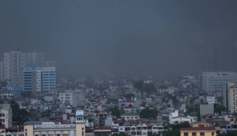 Dự báo thời tiết kỳ nghỉ 30/4-1/5: Miền Bắc mưa đá do không khí lạnh, miền Nam nắng nóng chiếm ưu thế, có nơi vượt 35°C