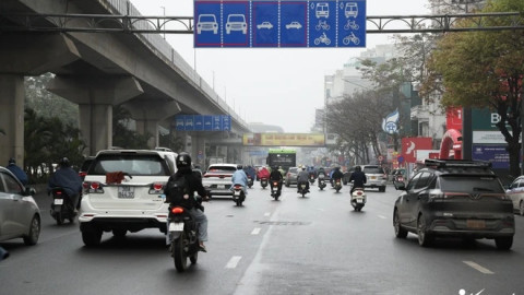 Cùng là biển báo dành cho ôtô, hình quay dọc khác với ngang thế nào?