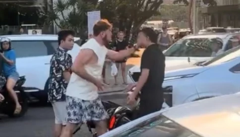 Diễn biến vụ người đàn ông nước ngoài đá ô tô, tát tài xế ở Đà Nẵng gây phẫn nộ