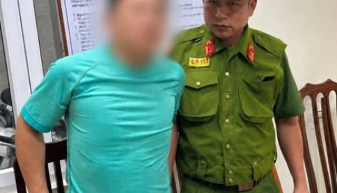 Quá nửa đêm công an phường phải giải cứu người phụ nữ bị chồng bạo hành