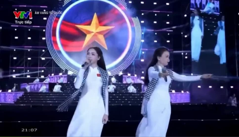 Hòa Minzy được khen khi hát lời mới 'Người Việt mình thương nhau' sau tranh luận "lúa chín không cúi đầu"