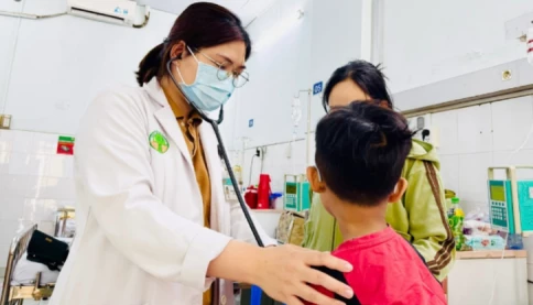 Nghi ngộ độc thực phẩm tại trường tiểu học ở TP.HCM: Ca mắc tăng lên 46, xuất hiện trường hợp nặng