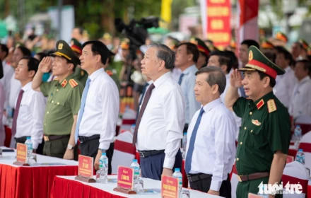 Tổng Bí thư, Chủ tịch nước Tô Lâm thả chim bồ câu hòa bình tại di tích Hiền Lương