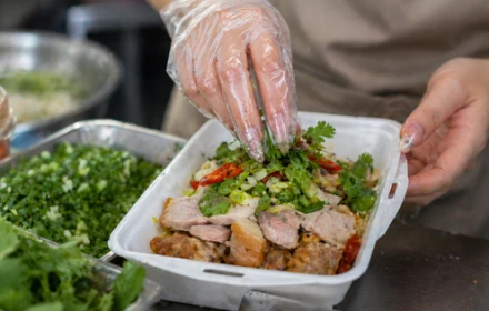 Đề xuất phạt đến 4 triệu đồng nếu để móng tay dài khi bán đồ ăn