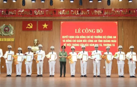 20 Trưởng phòng của Công an Quảng Ngãi được thăng bậc hàm lên Đại tá