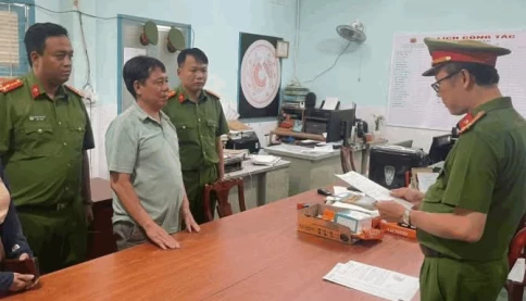 Được trả công 140 triệu đồng để chuyển lậu trai tai tượng, vảy tê tê từ nước ngoài vào Việt Nam