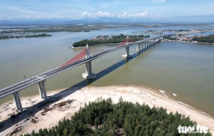 Cầu vượt biển dài nhất miền Trung chính thức thông xe 👇