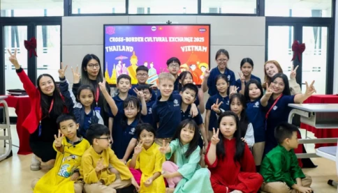 'Du học tại chỗ' qua mô hình lớp học xuyên biên giới