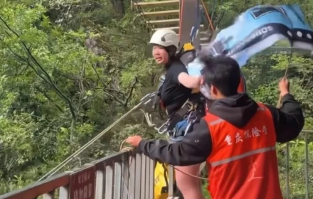 Hiện trường tai nạn xích đu vách đá tại thác Maliuyan: Nữ du khách 16 tuổi tử vong, lộ nghi vấn lỗi dây an toàn