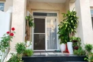 Đặt cây xanh trước cửa: 3 loại cây quen thuộc lại âm thầm gây hại cho nhà bạn