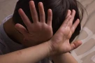 Phải trừng trị những kẻ ác hơn cầm thú: Bé gái 4 tuổi tử vong sau nhiều lần bị cha dượng và mẹ đẻ bạo hành