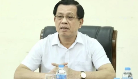 Khám xét nơi làm việc của cựu thứ trưởng, thu giữ hơn 5 tỉ đồng
