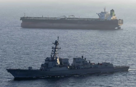 Iran tuyên bố tấn công 3 tàu khu trục Mỹ ở eo biển Hormuz khiến hạm đội phải tháo chạy