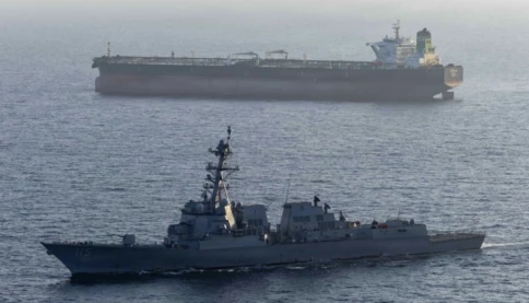Iran tuyên bố tấn công 3 tàu khu trục Mỹ ở eo biển Hormuz khiến hạm đội phải tháo chạy