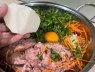 Nhân bánh đa nem có thể biến tấu thế nào cũng được, nhưng cho loại rau này vào đảm bảo thơm nhức nách