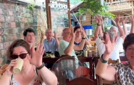 Du khách Pháp 'lạy' chủ quán Hà Nội vì bún chả quá ngon