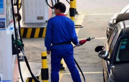 Bình xăng 44 lít nhưng đổ hơn 56 lít mới đầy, 2 cây xăng bị niêm phong để điều tra