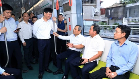 Bí thư Hà Nội yêu cầu tuyến metro ngầm đầu tiên của Thủ đô hoàn thành cuối năm 2027